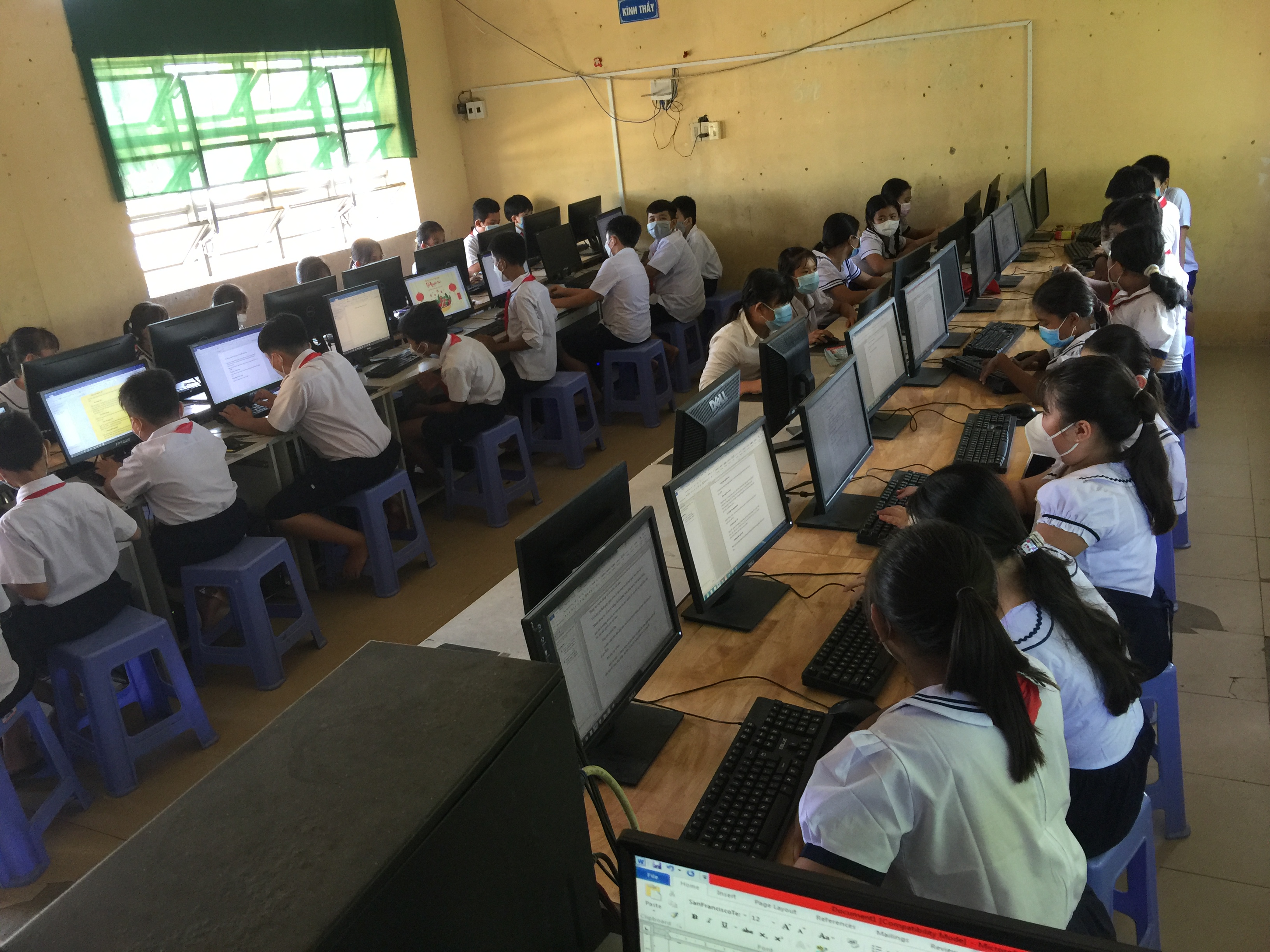 Học sinh học Tin học